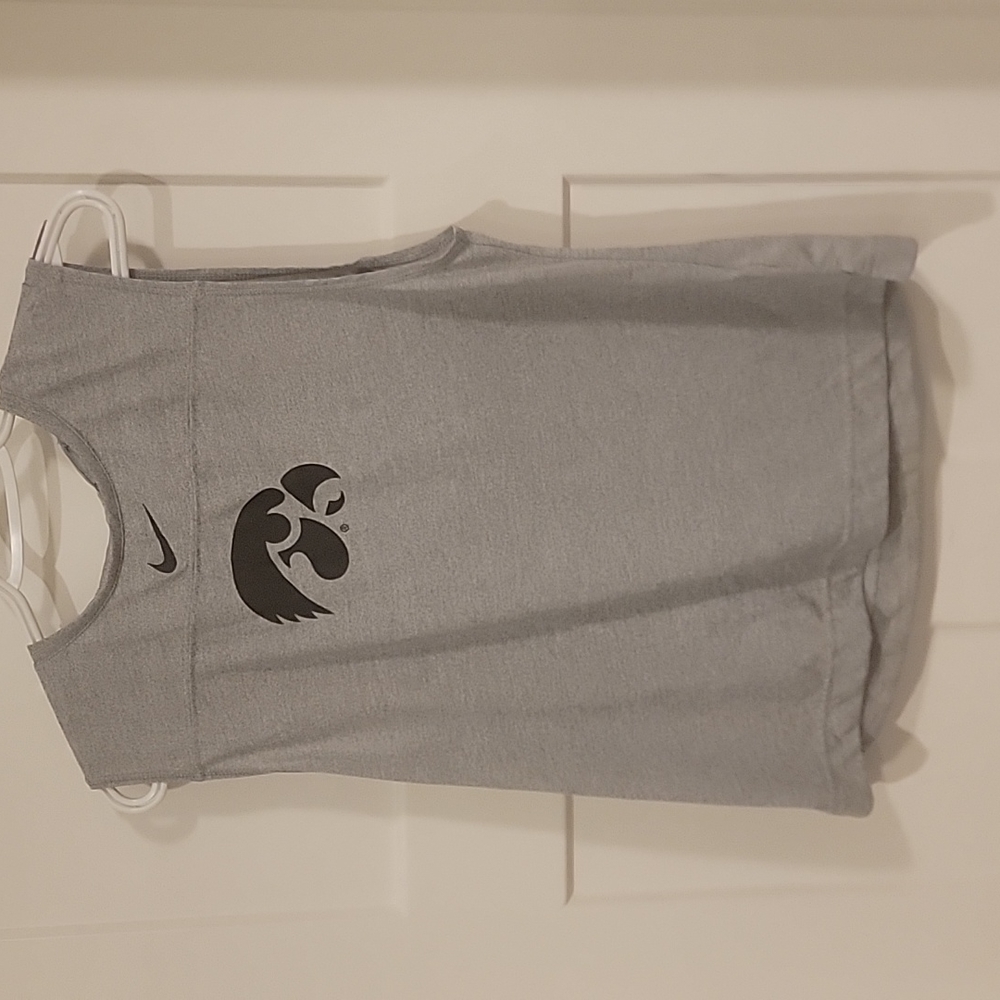 Women's sleeveless Nike Iowa Hawkeyes tank top size Large